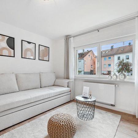 Malu Rooms - Ruhige Lage, Erdgeschoss, Smarttv, Netflix, 24H Checkin, Ludwigsburg Buitenkant foto