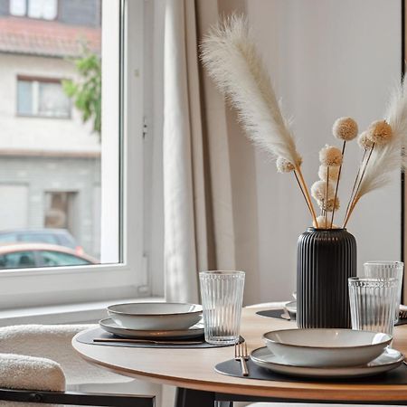 Malu Rooms - Ruhige Lage, Erdgeschoss, Smarttv, Netflix, 24H Checkin, Ludwigsburg Buitenkant foto