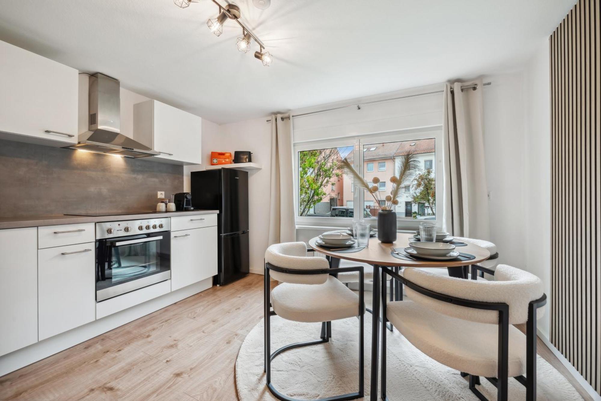 Malu Rooms - Ruhige Lage, Erdgeschoss, Smarttv, Netflix, 24H Checkin, Ludwigsburg Buitenkant foto