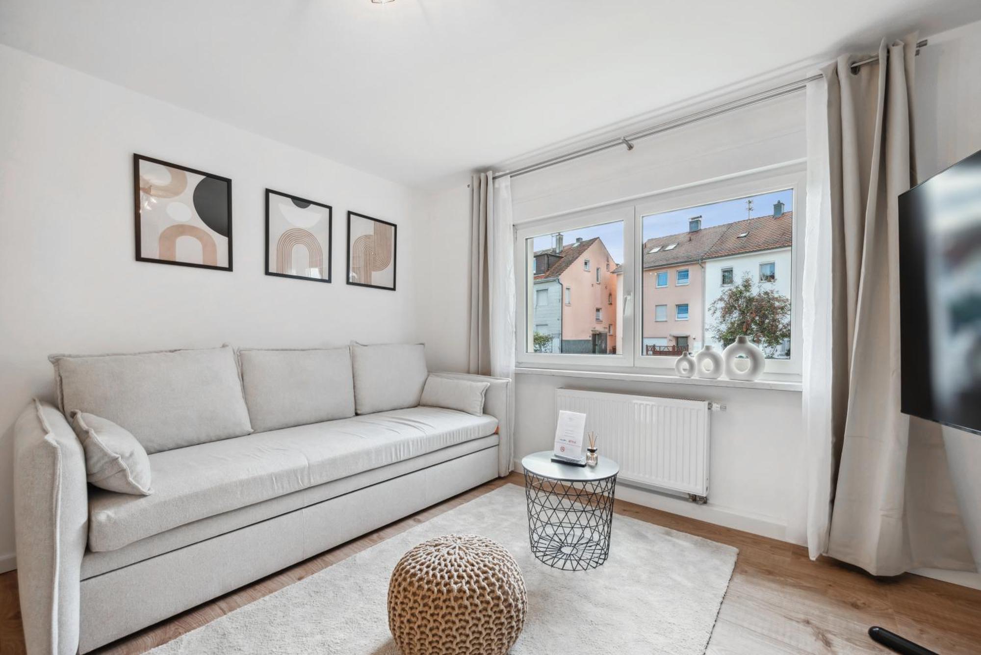 Malu Rooms - Ruhige Lage, Erdgeschoss, Smarttv, Netflix, 24H Checkin, Ludwigsburg Buitenkant foto