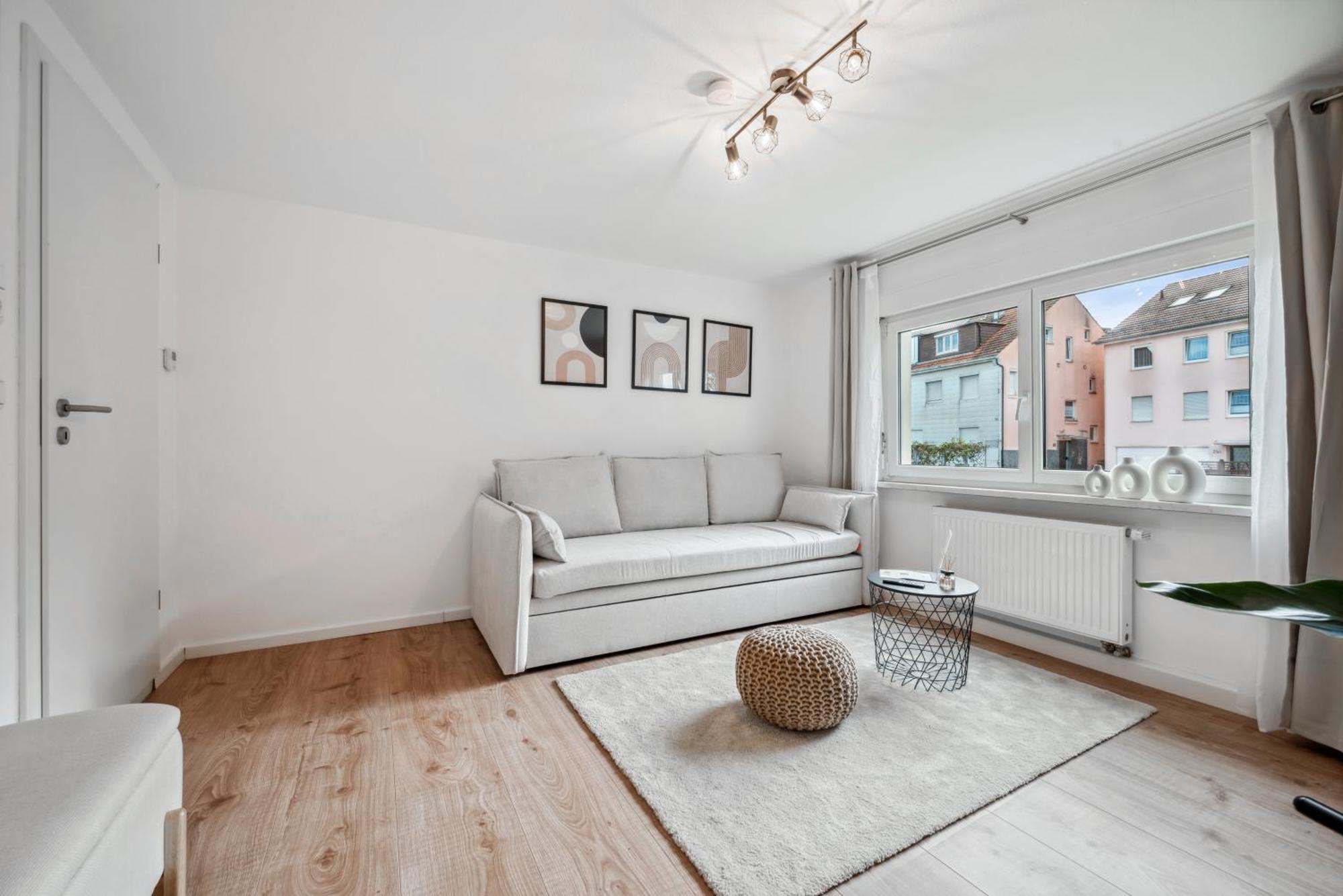 Malu Rooms - Ruhige Lage, Erdgeschoss, Smarttv, Netflix, 24H Checkin, Ludwigsburg Buitenkant foto