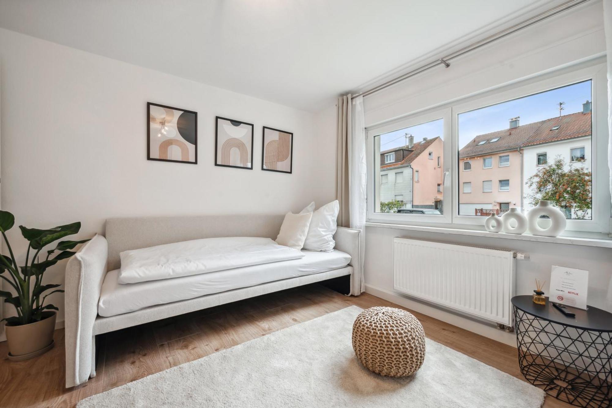Malu Rooms - Ruhige Lage, Erdgeschoss, Smarttv, Netflix, 24H Checkin, Ludwigsburg Buitenkant foto