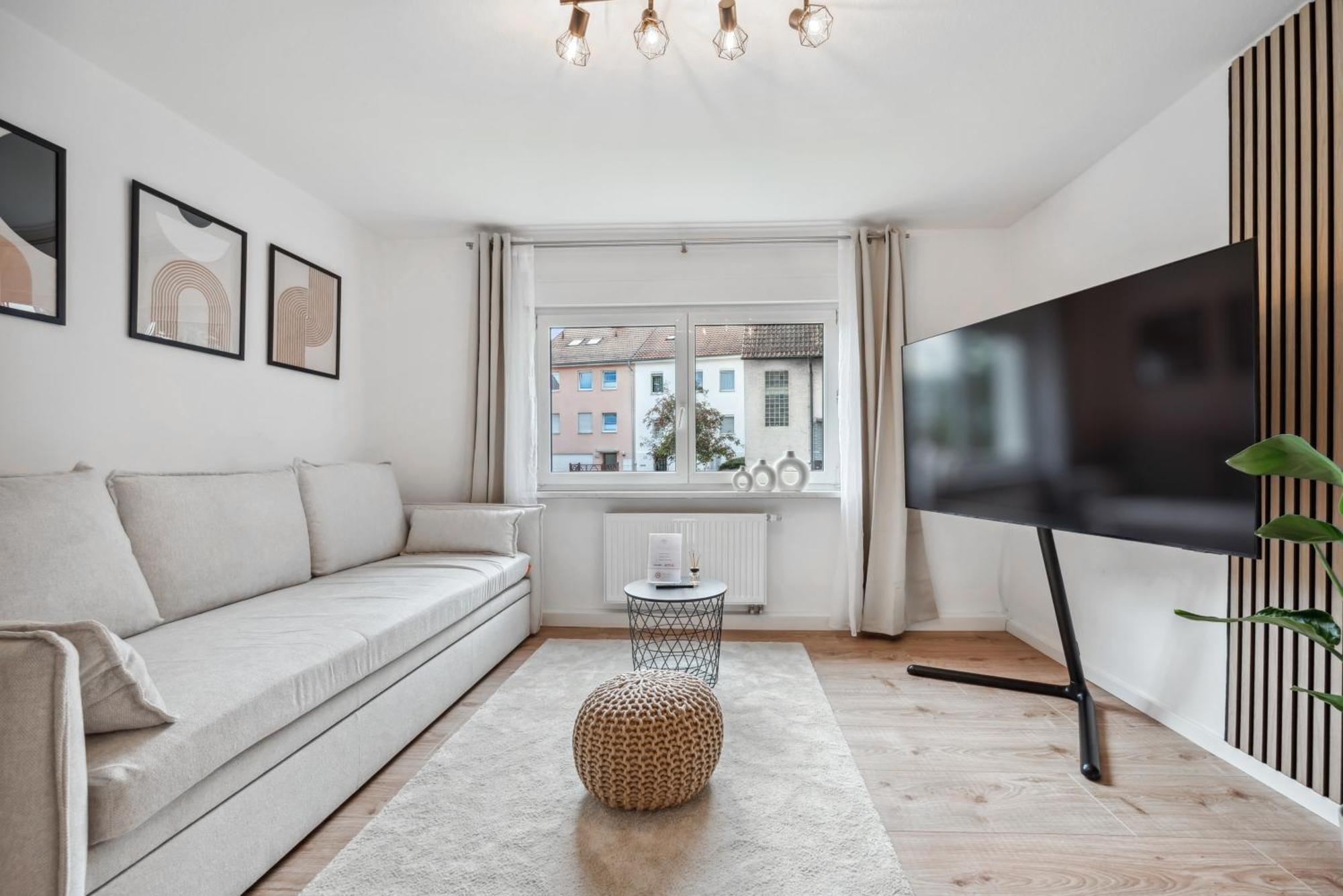 Malu Rooms - Ruhige Lage, Erdgeschoss, Smarttv, Netflix, 24H Checkin, Ludwigsburg Buitenkant foto