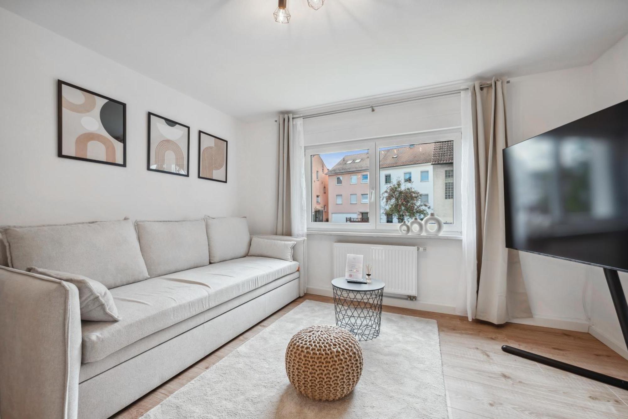 Malu Rooms - Ruhige Lage, Erdgeschoss, Smarttv, Netflix, 24H Checkin, Ludwigsburg Buitenkant foto