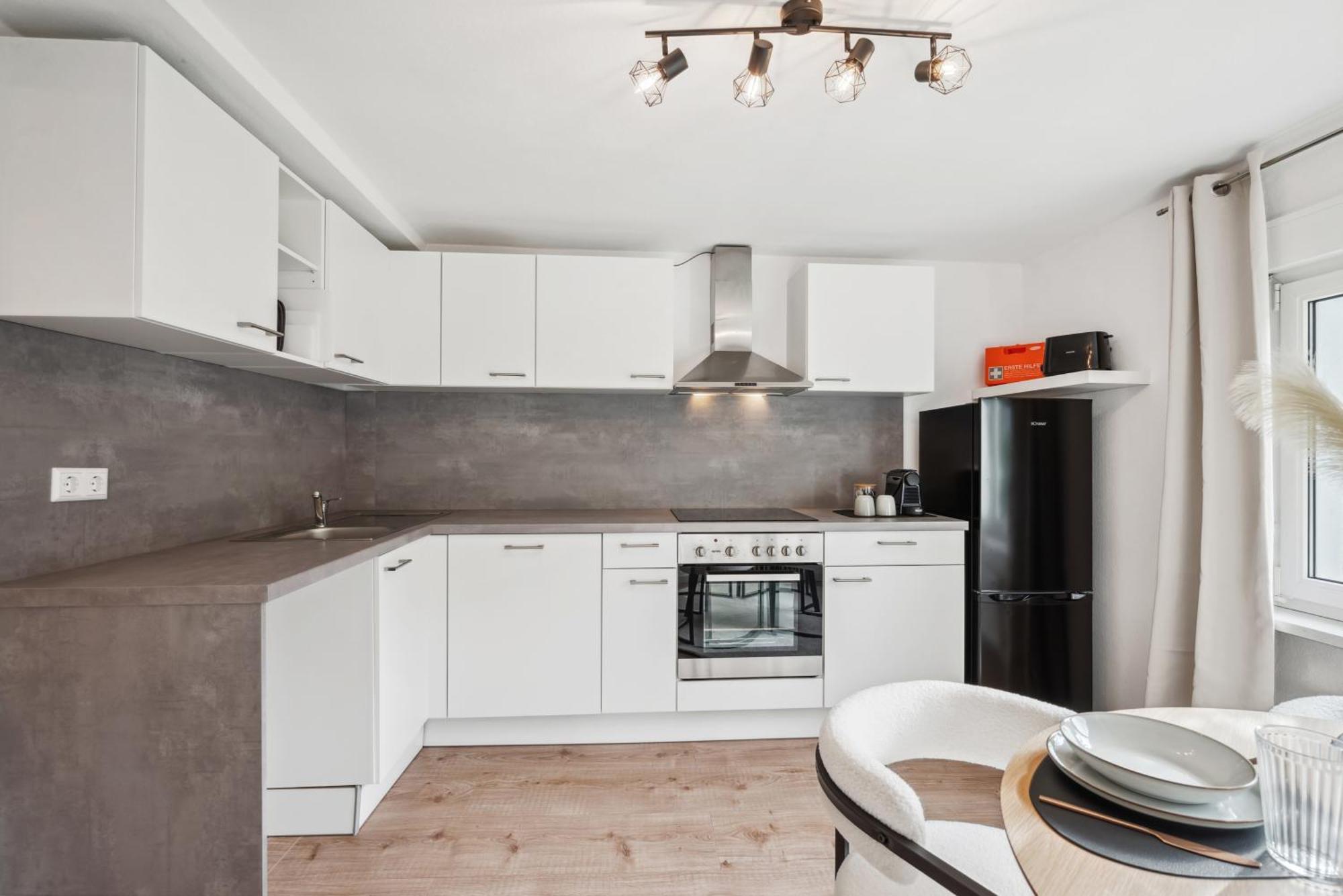 Malu Rooms - Ruhige Lage, Erdgeschoss, Smarttv, Netflix, 24H Checkin, Ludwigsburg Buitenkant foto