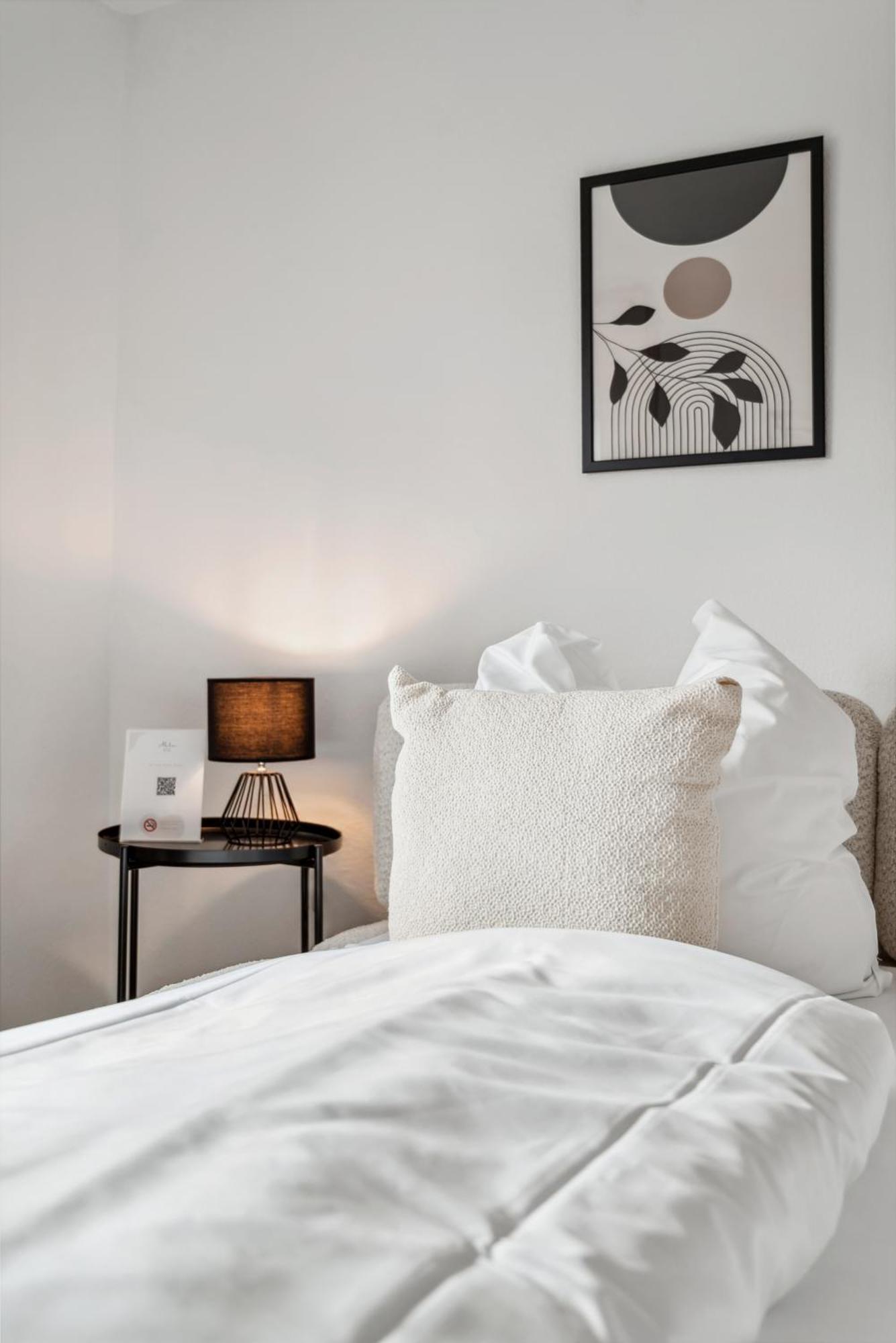 Malu Rooms - Ruhige Lage, Erdgeschoss, Smarttv, Netflix, 24H Checkin, Ludwigsburg Buitenkant foto