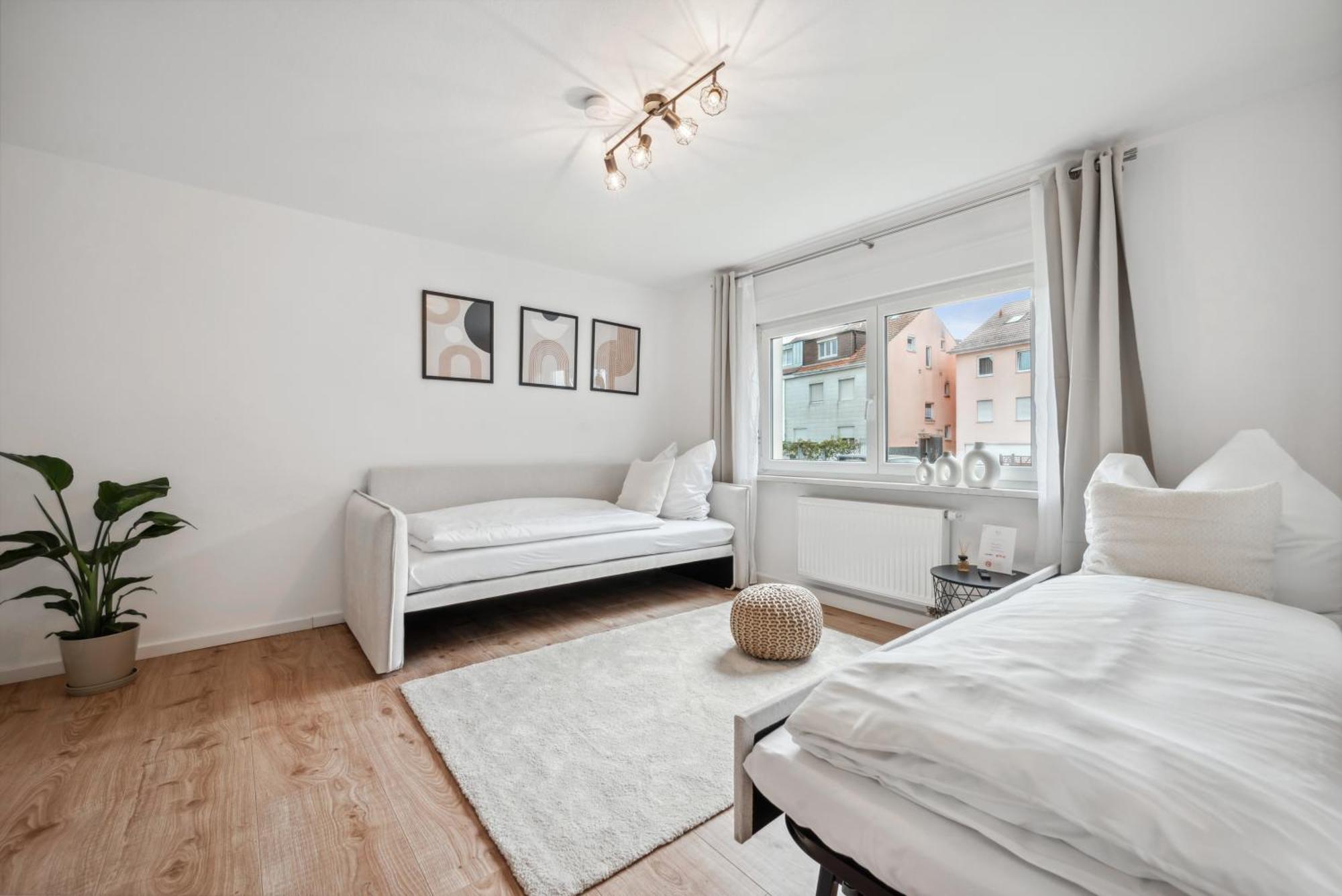Malu Rooms - Ruhige Lage, Erdgeschoss, Smarttv, Netflix, 24H Checkin, Ludwigsburg Buitenkant foto