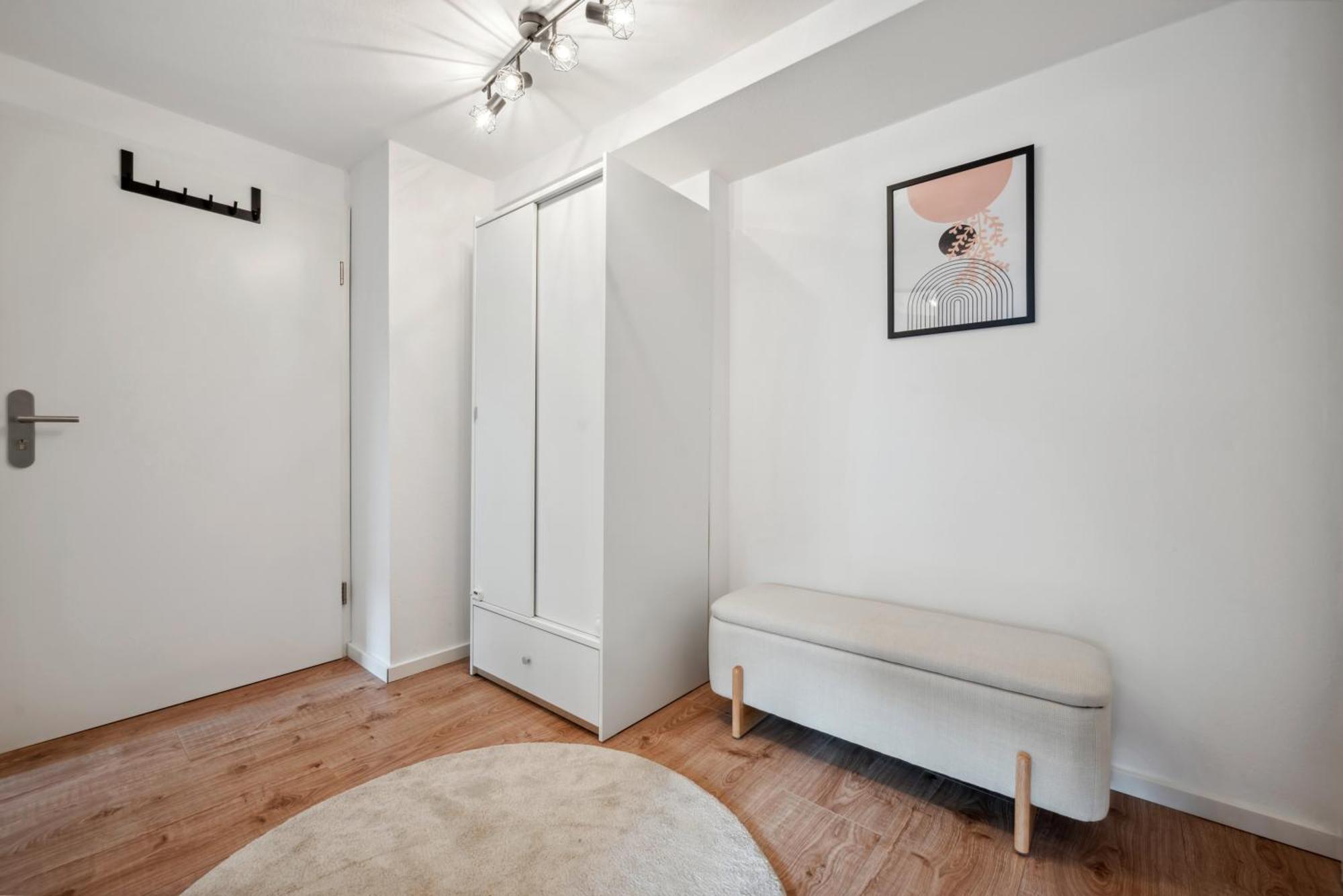 Malu Rooms - Ruhige Lage, Erdgeschoss, Smarttv, Netflix, 24H Checkin, Ludwigsburg Buitenkant foto