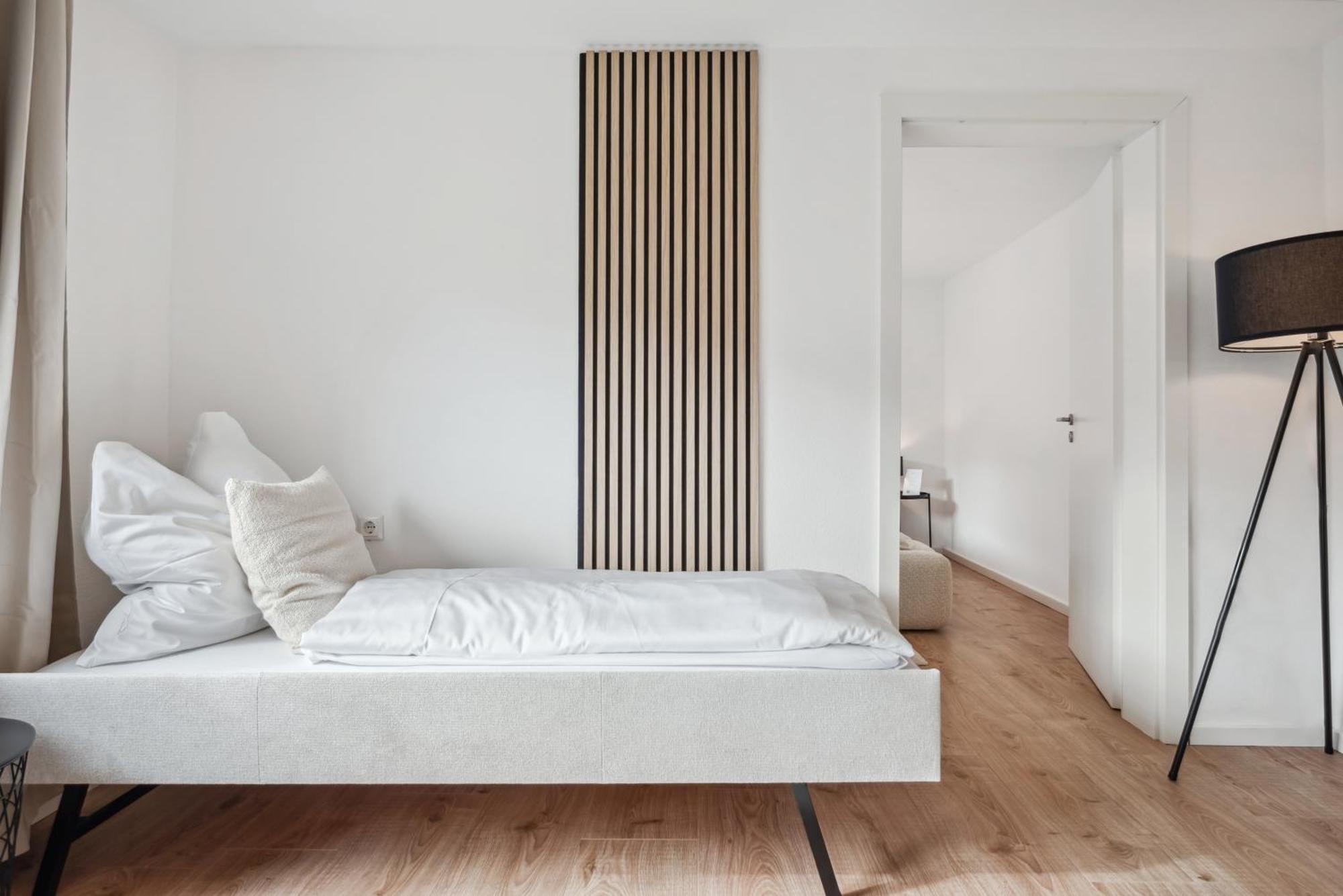 Malu Rooms - Ruhige Lage, Erdgeschoss, Smarttv, Netflix, 24H Checkin, Ludwigsburg Buitenkant foto