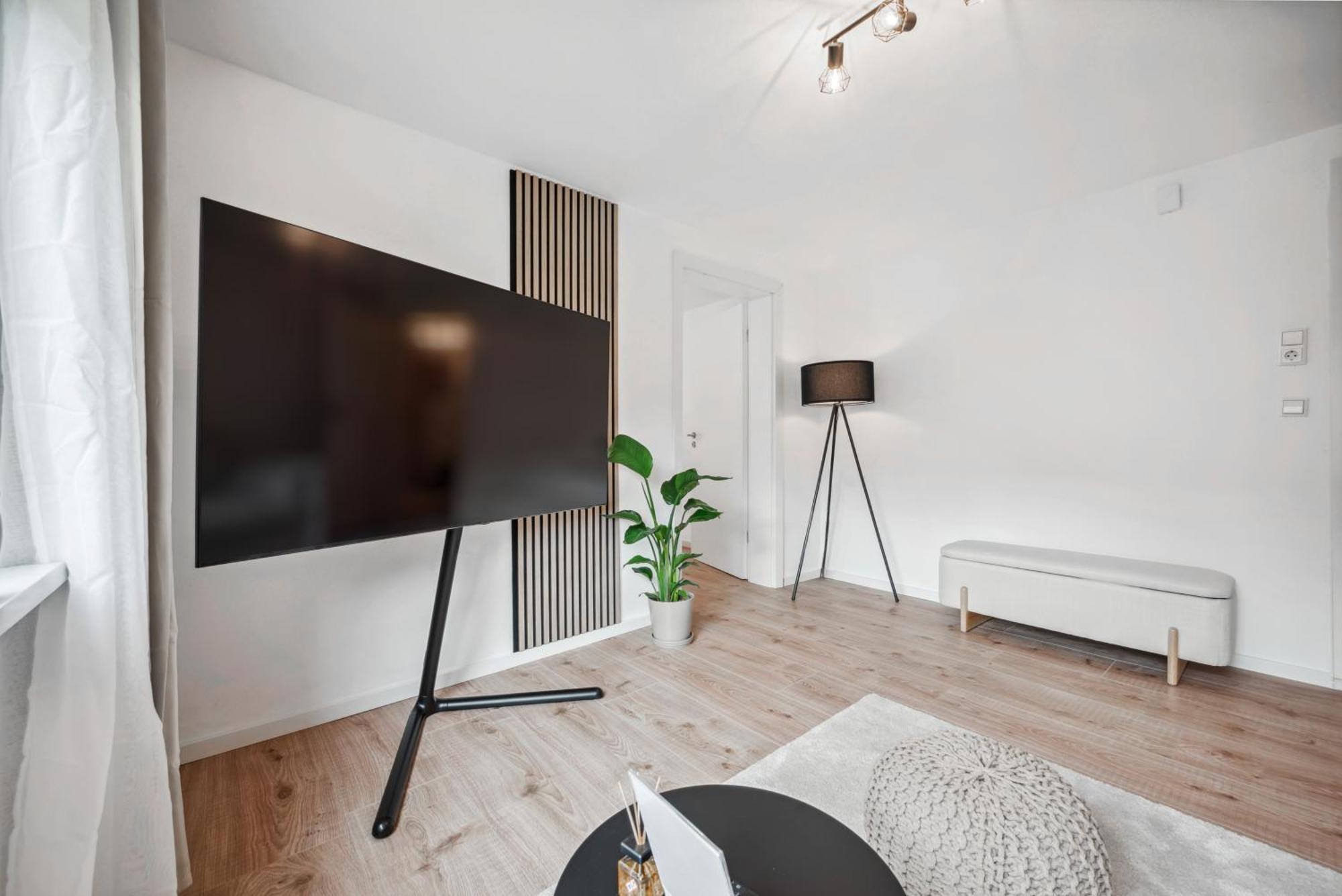 Malu Rooms - Ruhige Lage, Erdgeschoss, Smarttv, Netflix, 24H Checkin, Ludwigsburg Buitenkant foto