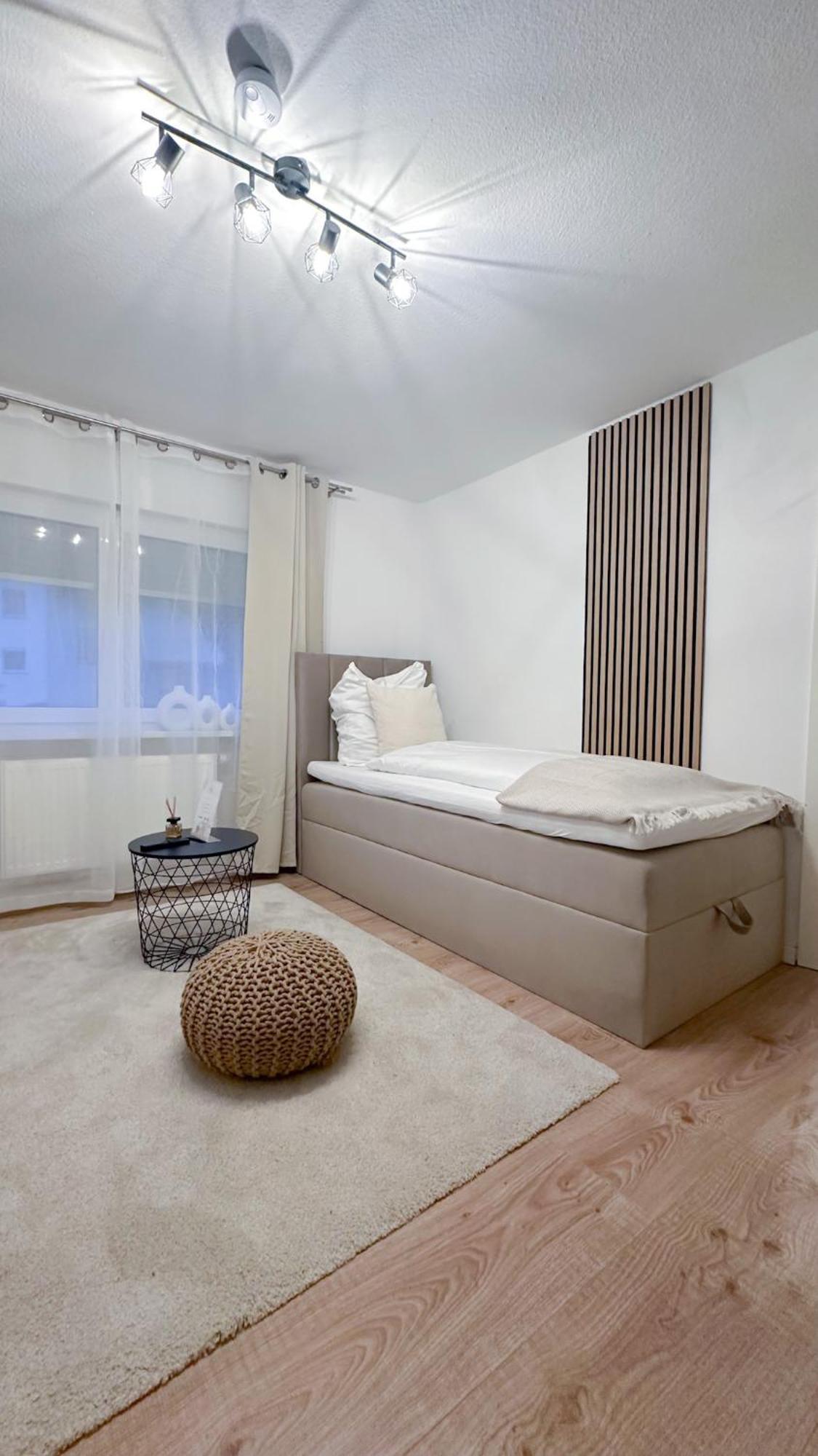 Malu Rooms - Ruhige Lage, Erdgeschoss, Smarttv, Netflix, 24H Checkin, Ludwigsburg Buitenkant foto