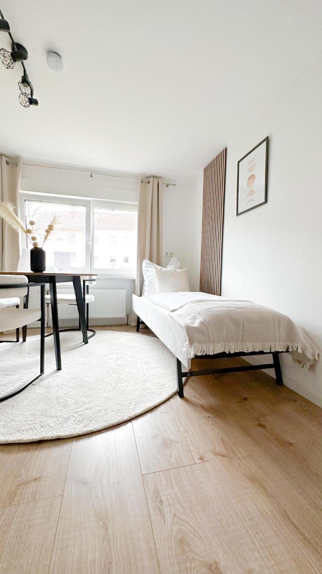 Malu Rooms - Ruhige Lage, Erdgeschoss, Smarttv, Netflix, 24H Checkin, Ludwigsburg Buitenkant foto